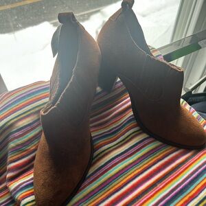 Womens Frye suede booty, 3” heel NWT, slip on